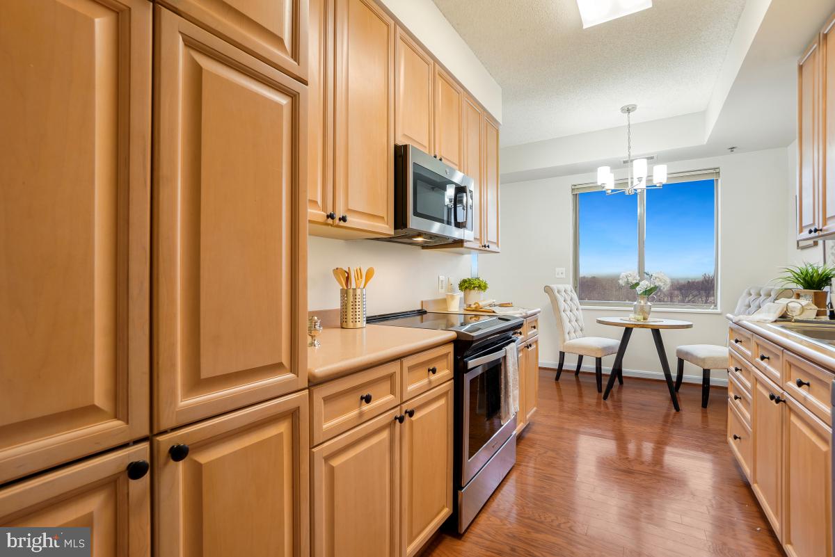 LEISURE WORLD - Residential