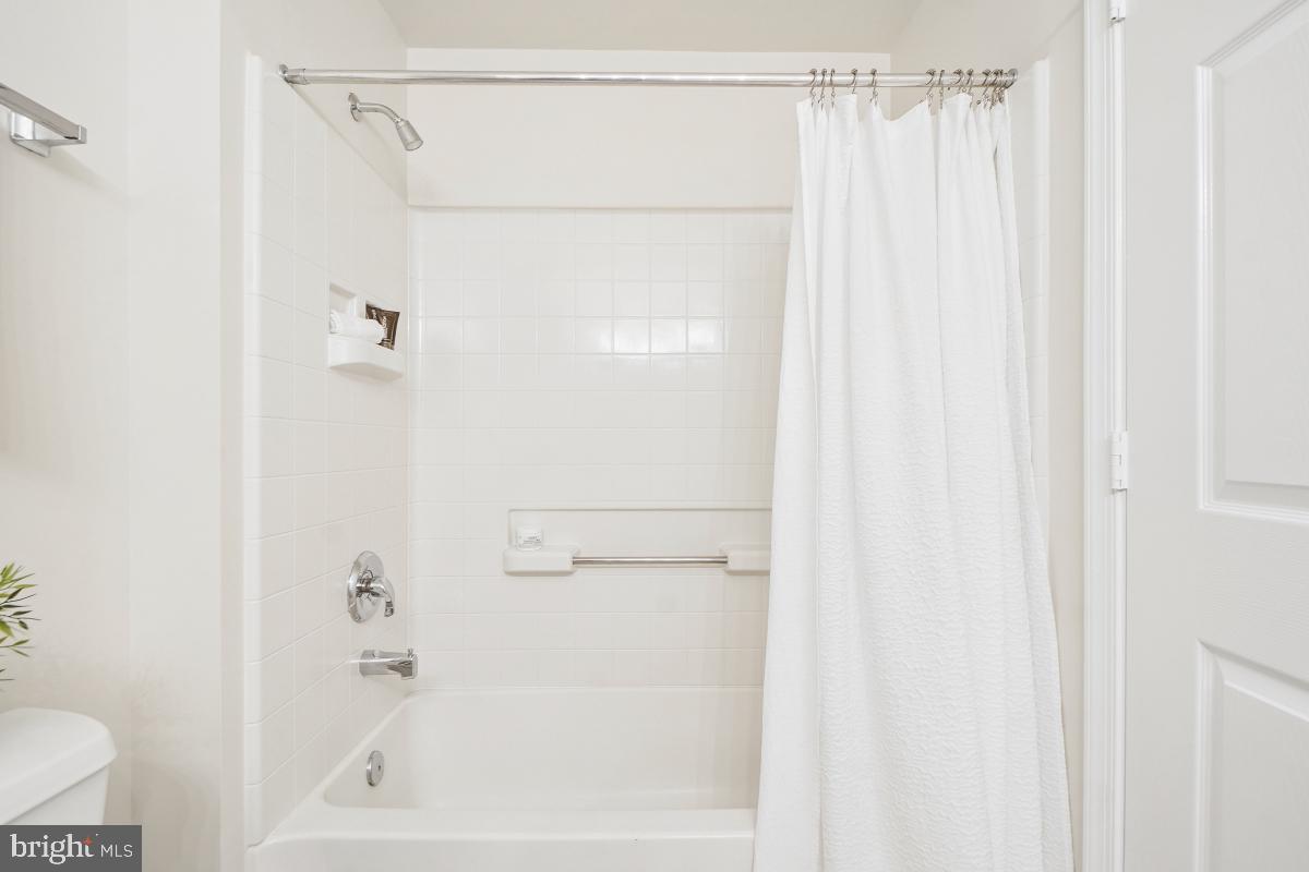 LEISURE WORLD - Residential