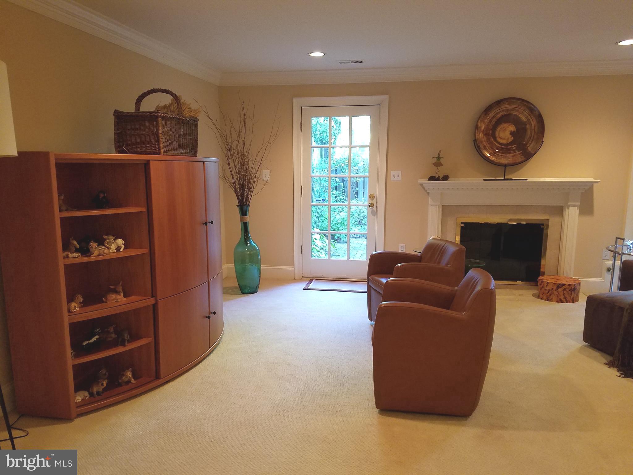 MAYFAIR OF MCLEAN - Residential Lease