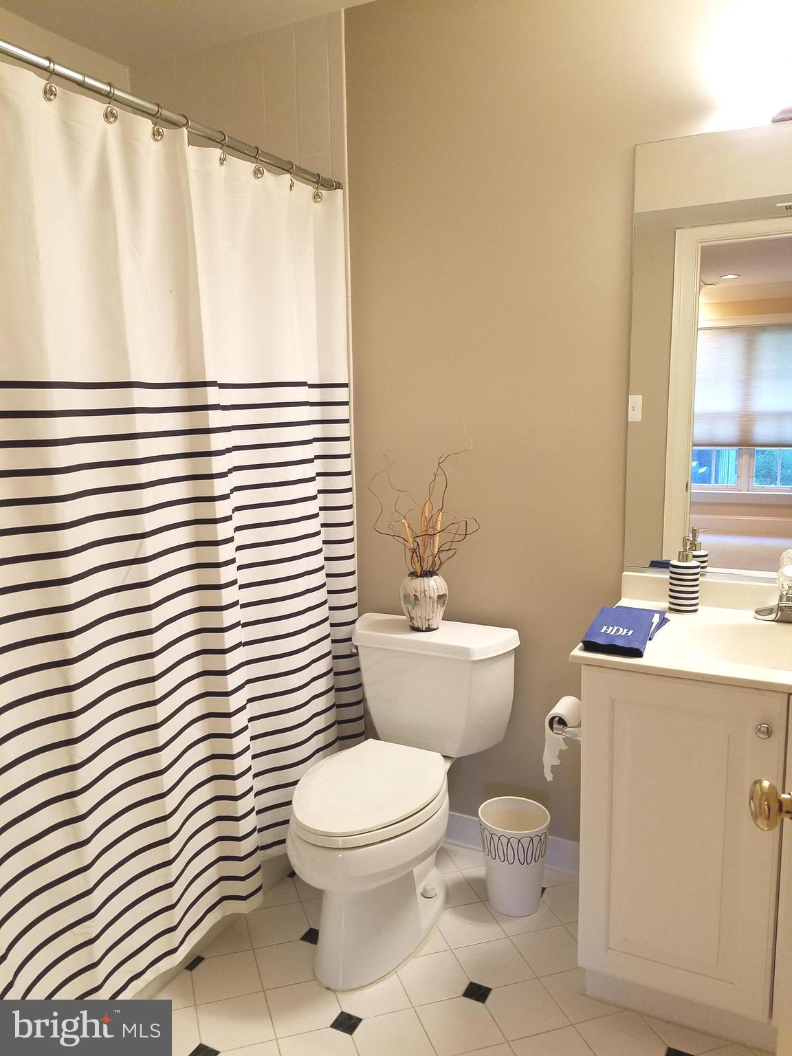 MAYFAIR OF MCLEAN - Residential Lease