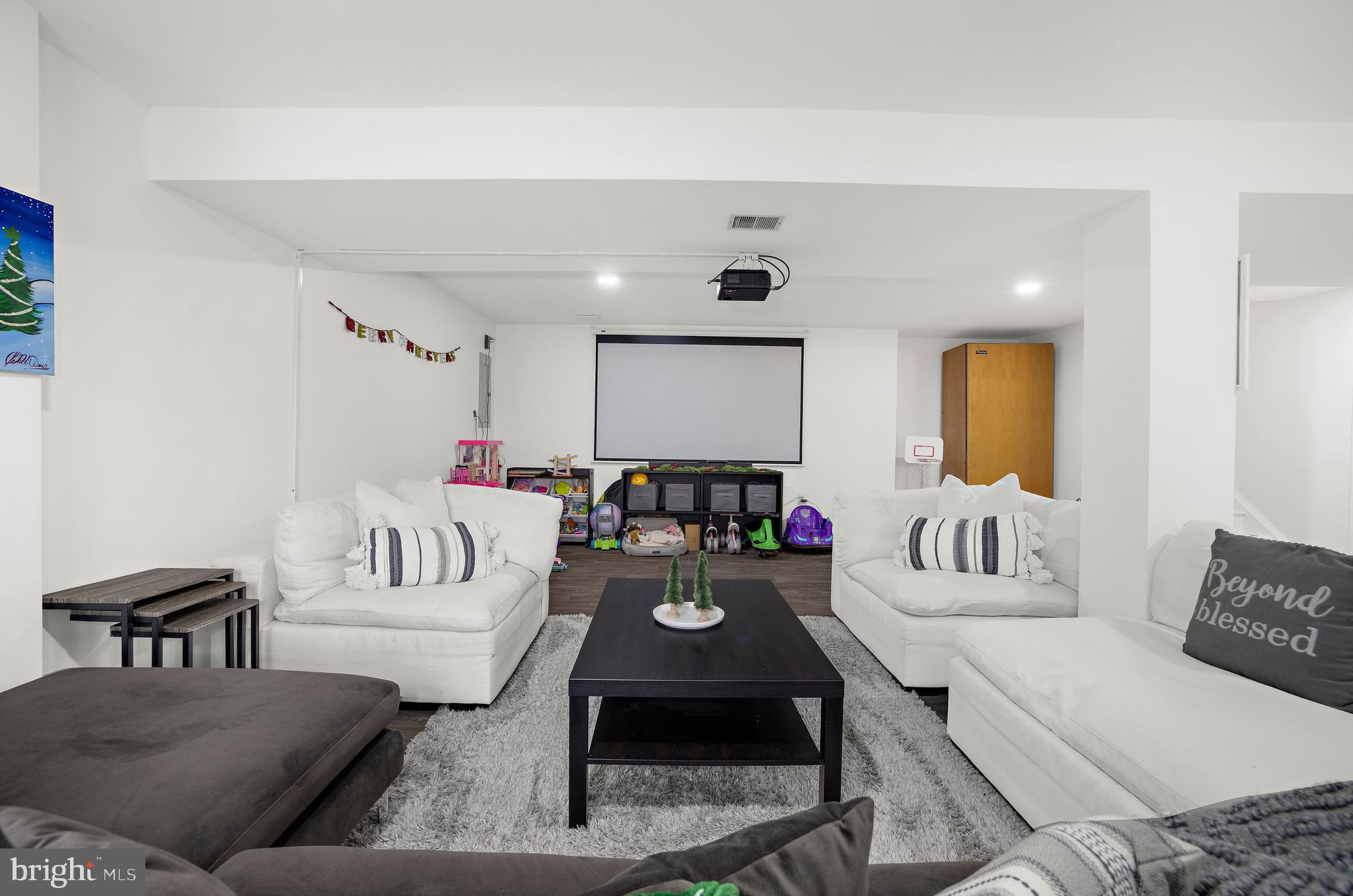 CEDAR TREE - Residential