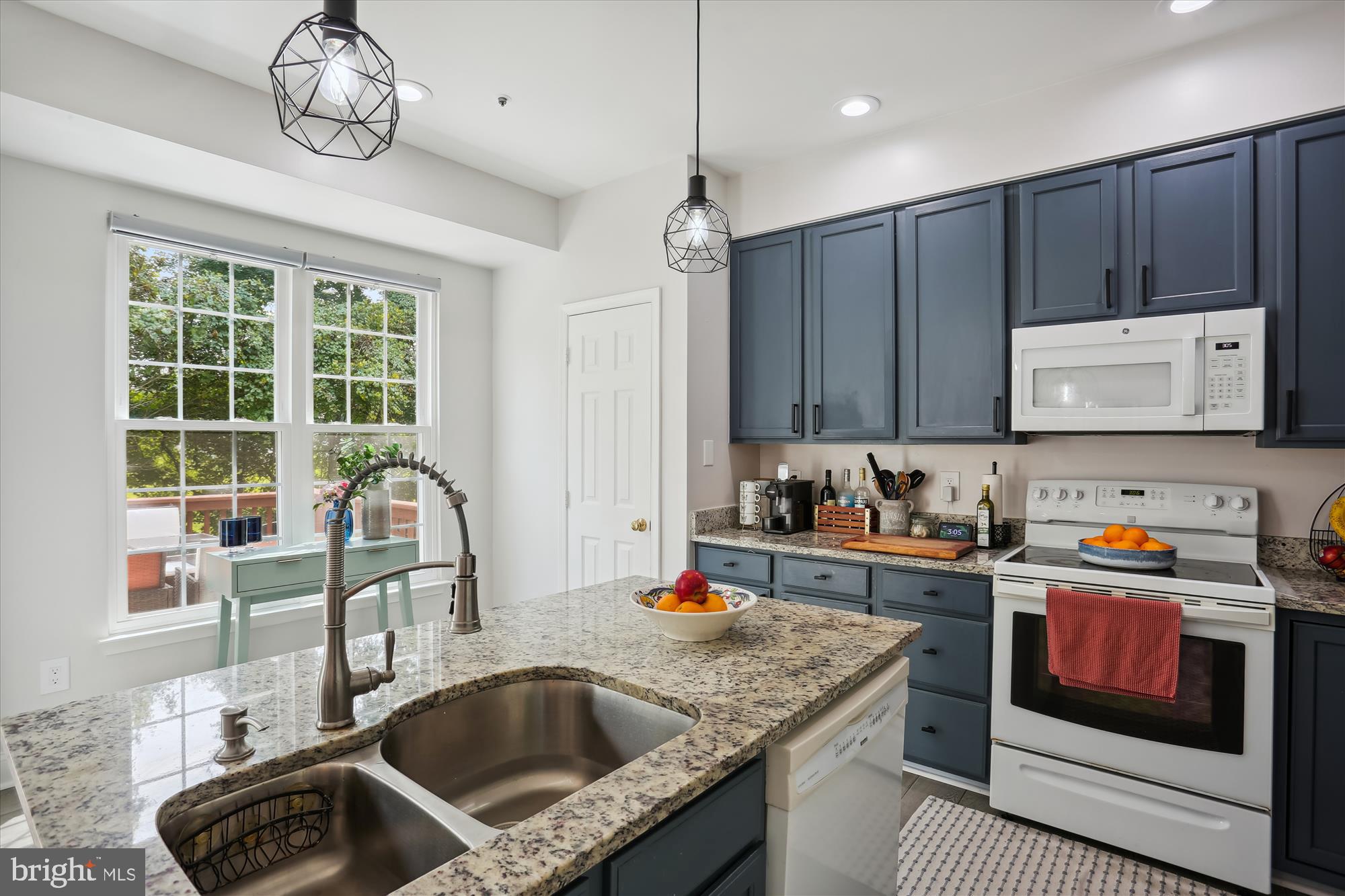 RIDGEFIELD - Residential Lease