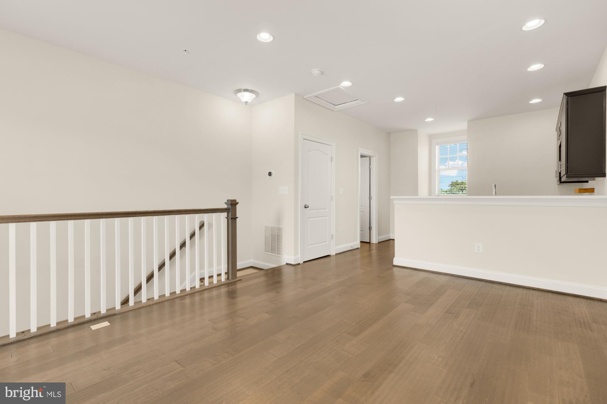 POTOMAC OVERLOOK CONDO - Residential