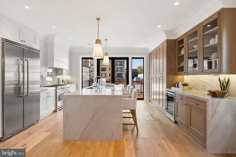 MLS: DCDC2196432