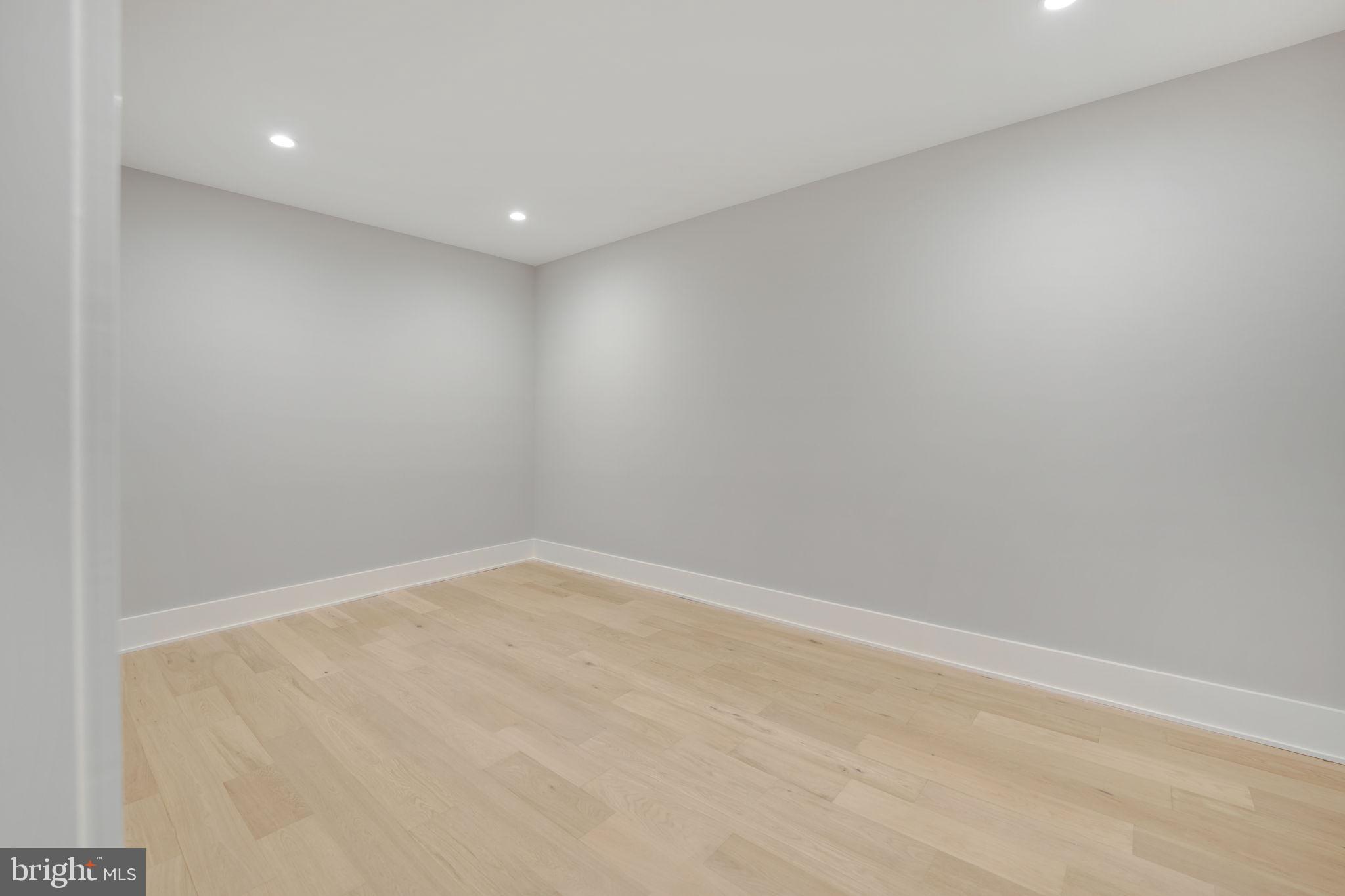 COUNTRY CLUB - Residential