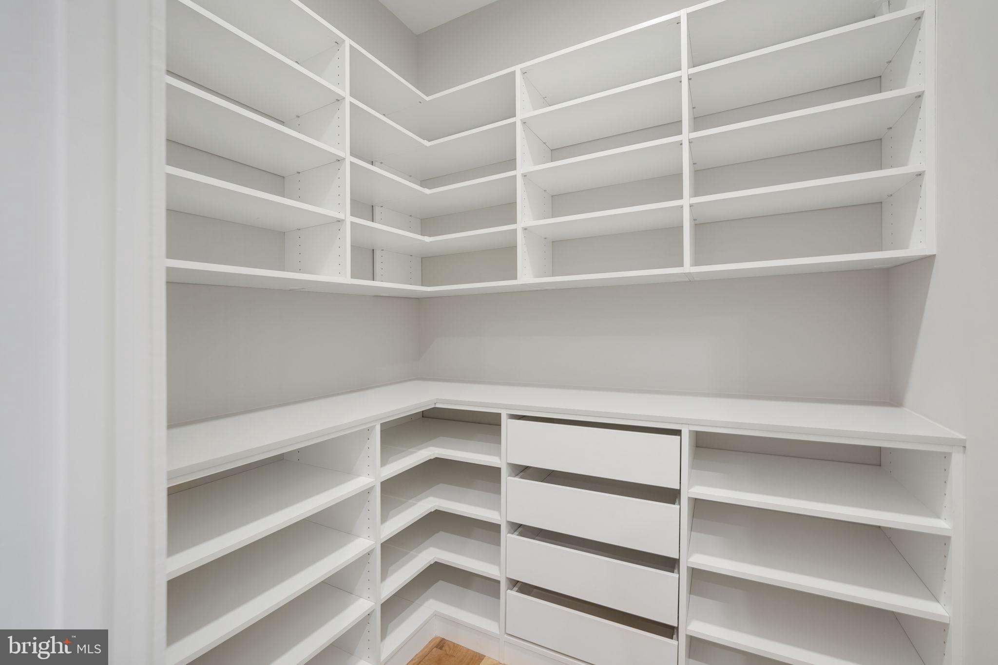 COUNTRY CLUB - Residential