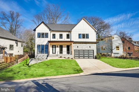 2813 N KENSINGTON STREET ARLINGTON VA 22207
