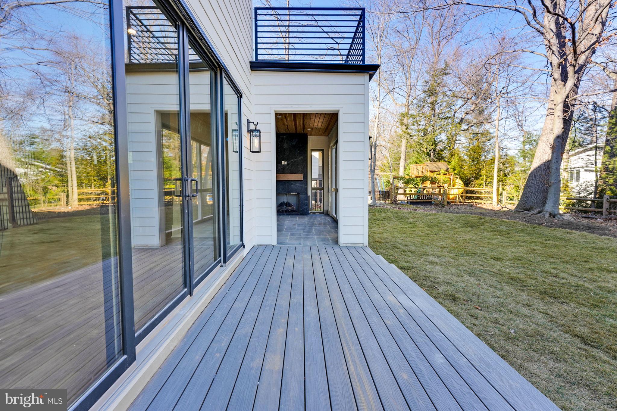 COUNTRY CLUB - Residential