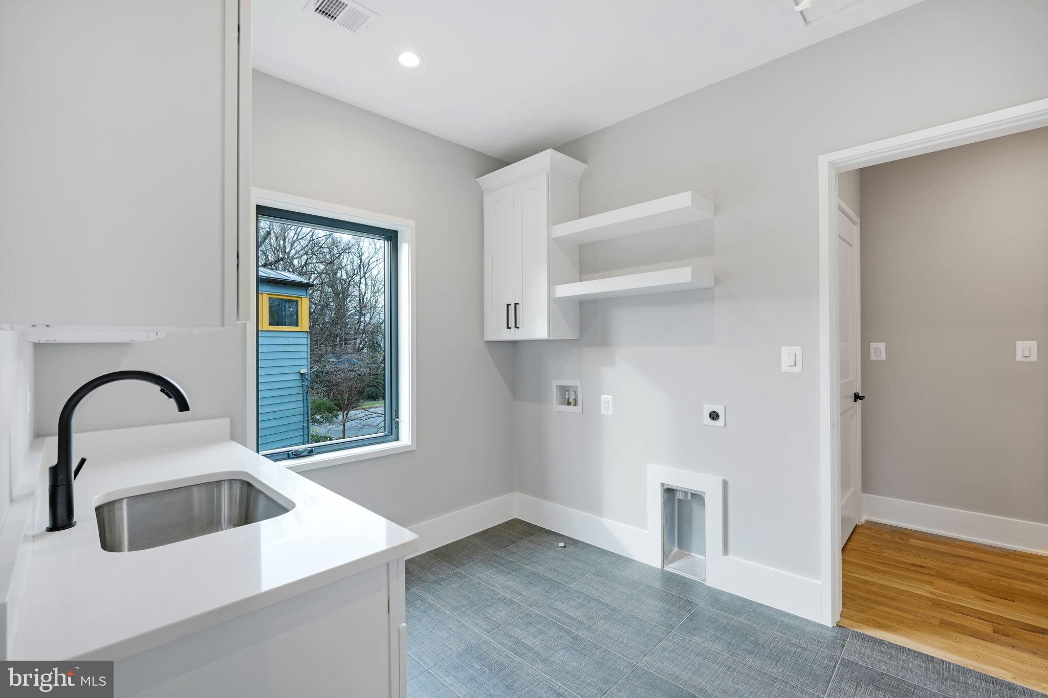 COUNTRY CLUB - Residential