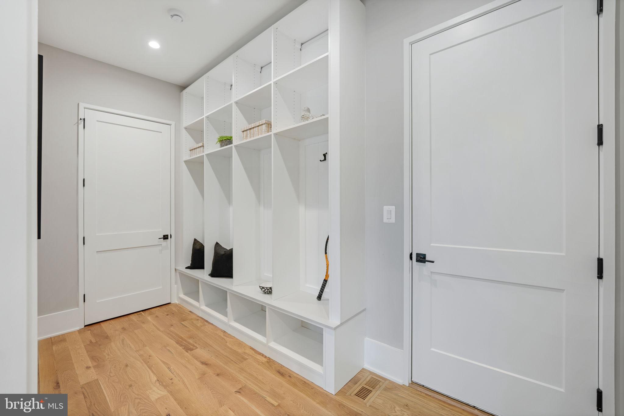 COUNTRY CLUB - Residential