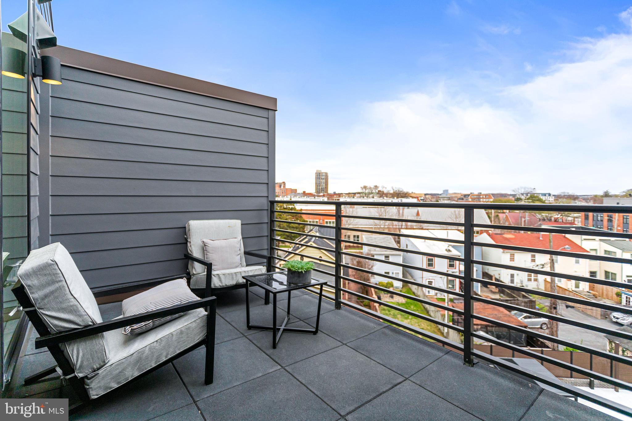 701 N HENRY STREET 204