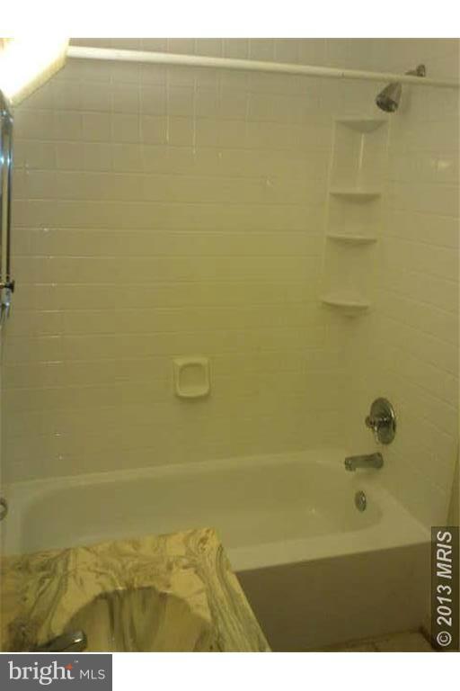 TREETOP CONDO - Residential