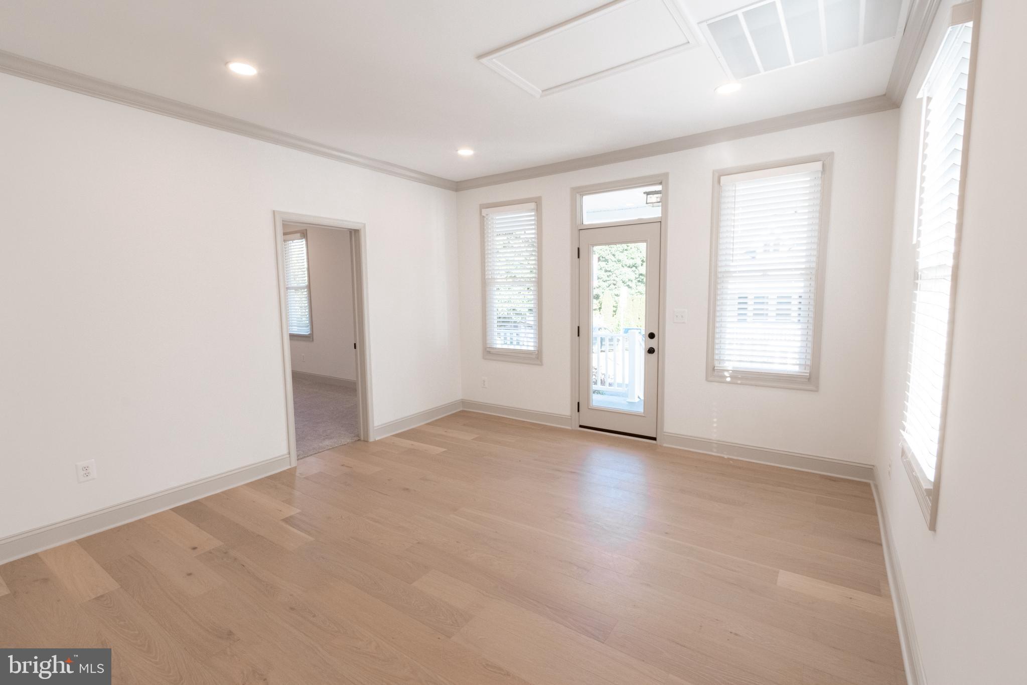 1103 N HIGH STREET