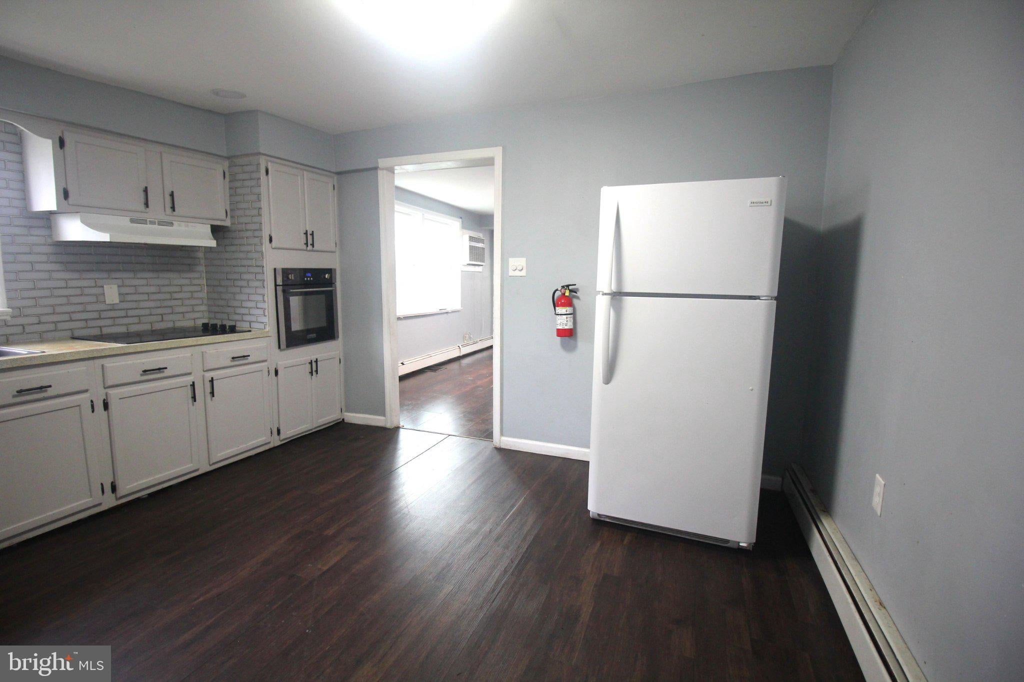 825 W 2ND STREET W