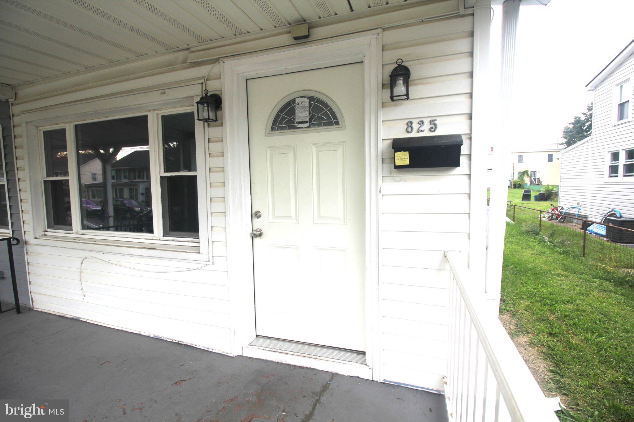 825 W 2ND STREET W