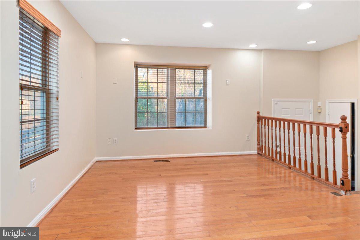 LONDON WOODS - Residential