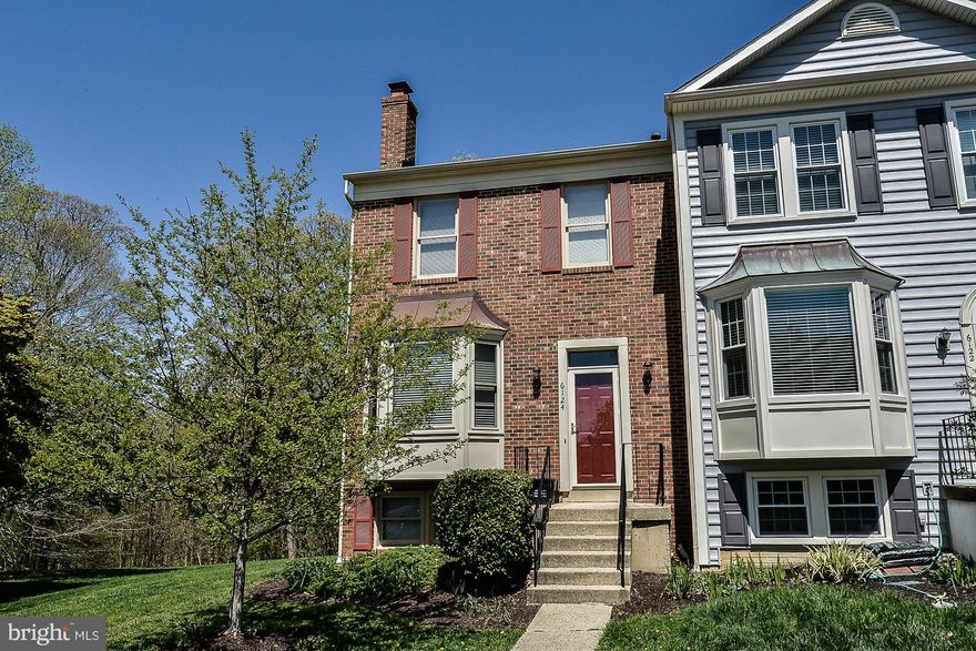 Open Sunday 1-4***Spacious, sunny end unit backs to woods***Fresh paint, new carpet in bedrooms***Walk-out lower level with fabulous built-in cabinetry***Convenient to all of Kingstowne amenities, 495, 395, and 95***Please park in guest spaces or #220 and #219