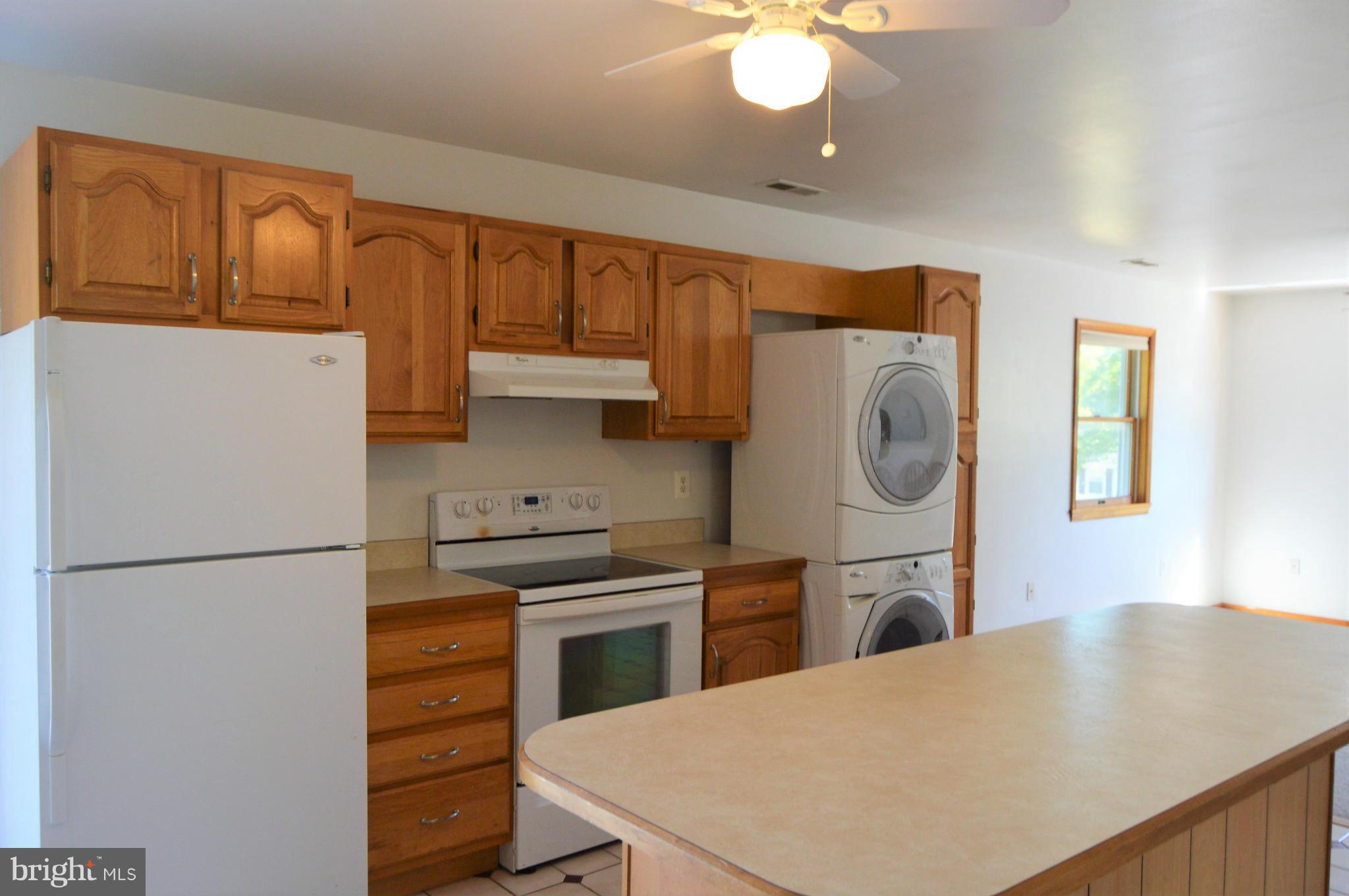 WOODLAND BEACH - Residential Lease