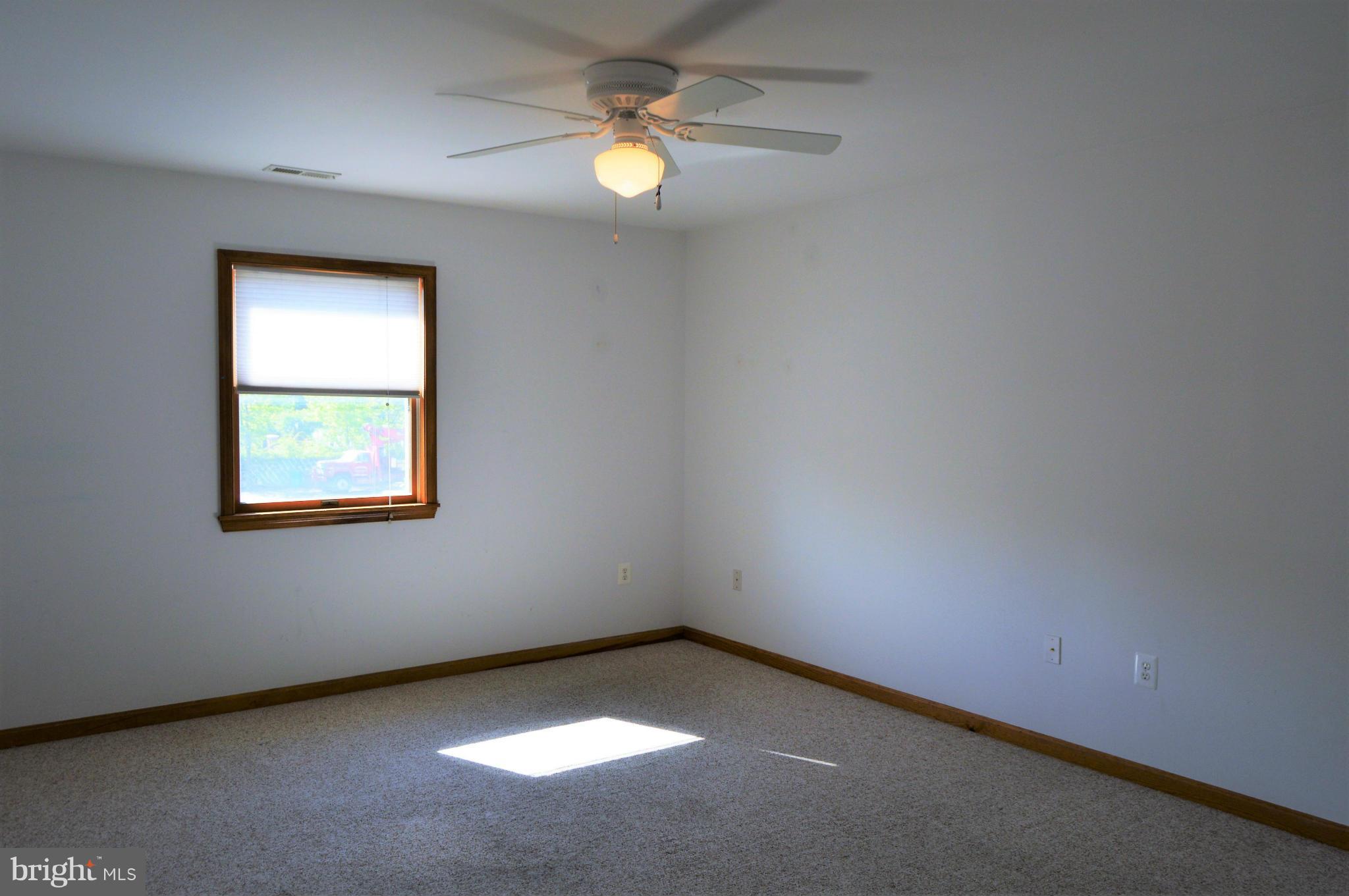 WOODLAND BEACH - Residential Lease