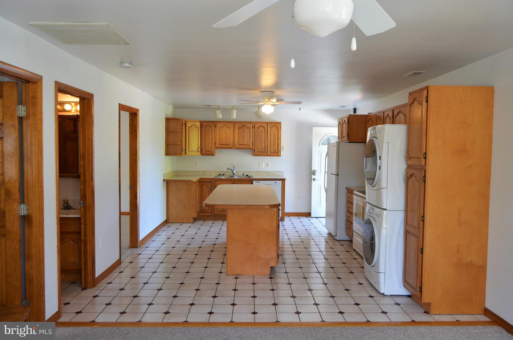 WOODLAND BEACH - Residential Lease