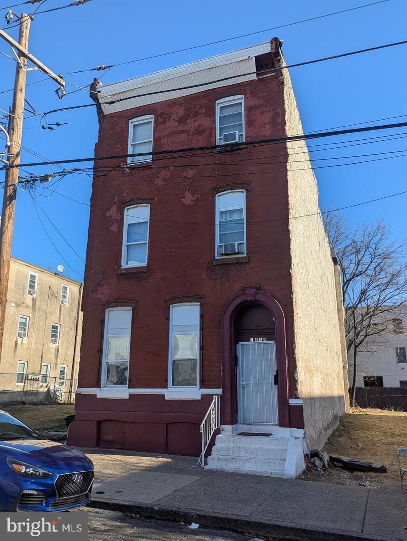 1439 N 17TH STREET