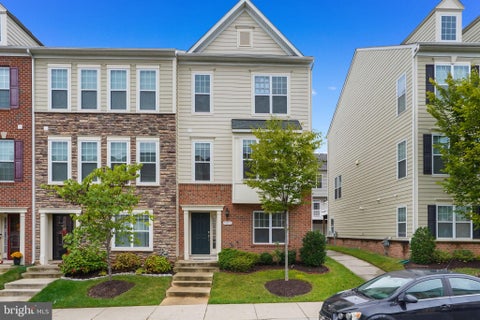 Townhouse For Rent - 9811 Wood Glen Terrace<br/> LANHAM, MD 20706