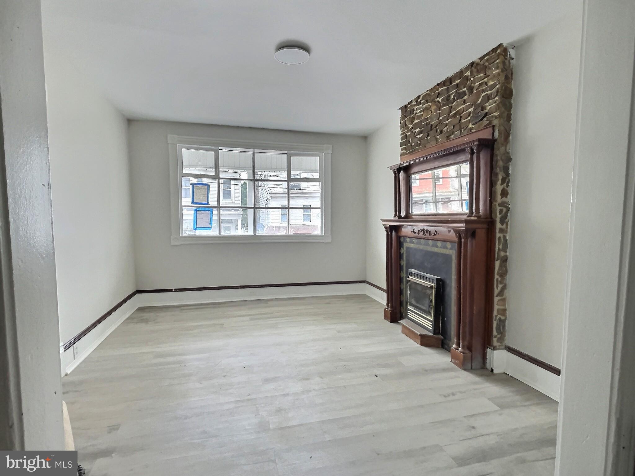 1325 W NORWEGIAN STREET