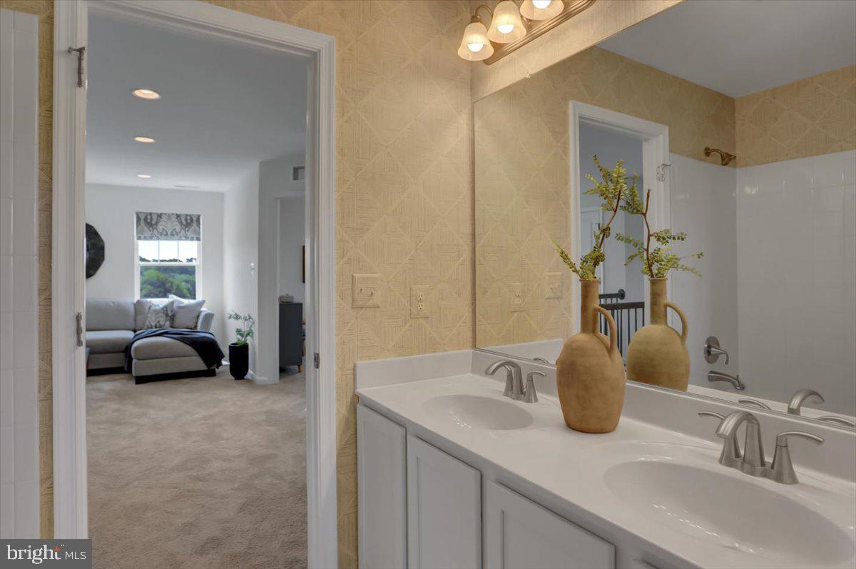 CAPTAIN'S COVE - Residential