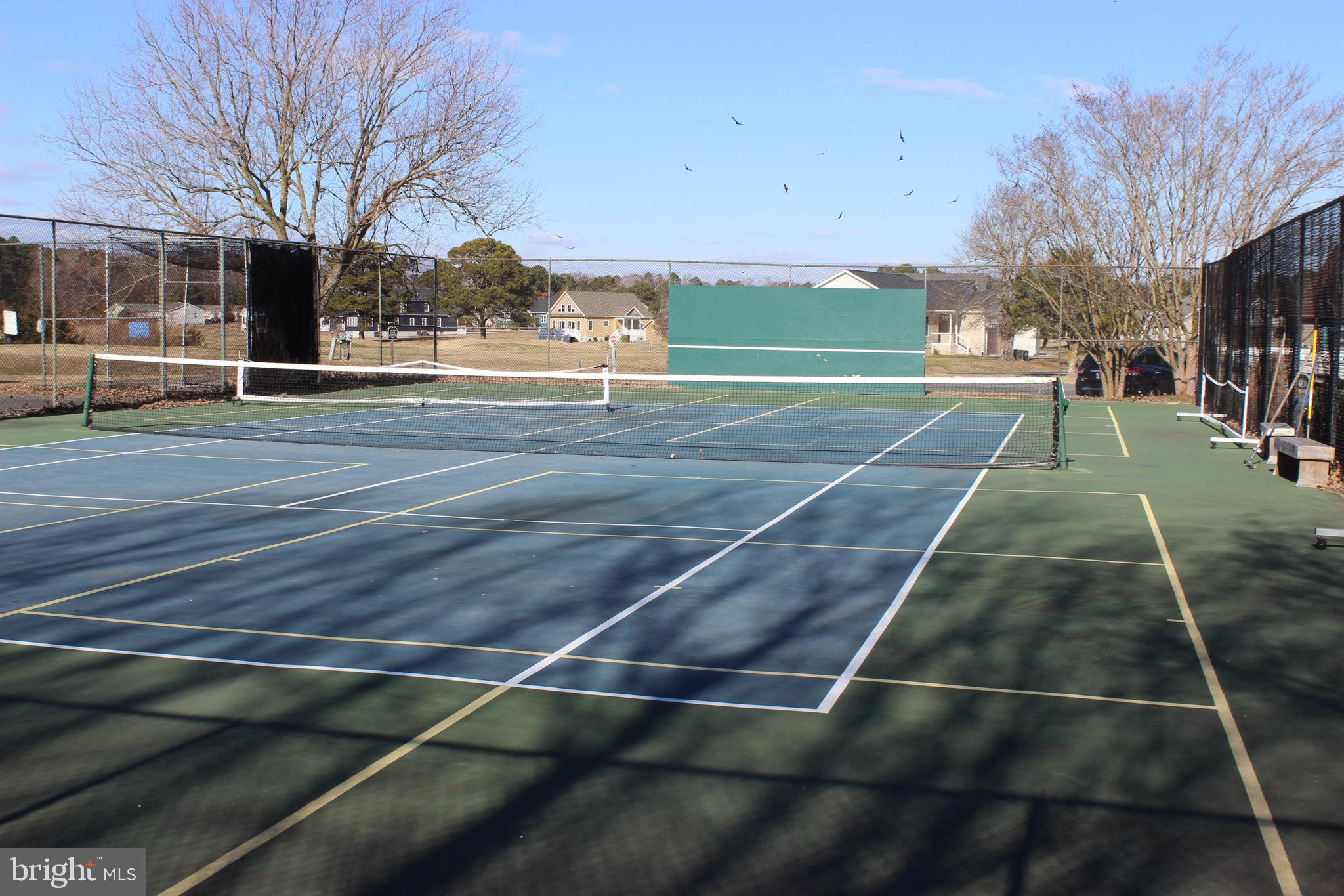 CAPTAIN'S COVE - Residential