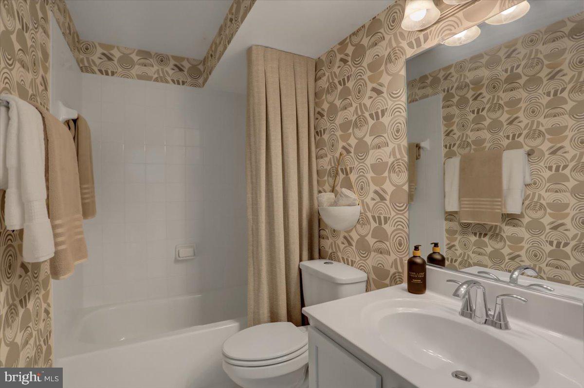 CAPTAIN'S COVE - Residential