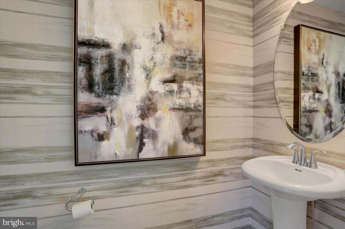 CAPTAIN'S COVE - Residential