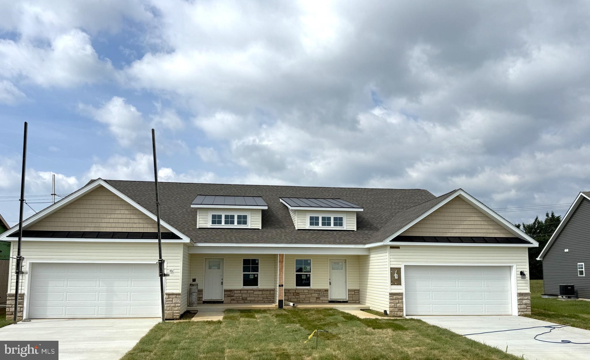 Photo 1 of 25 — 120 BARRIER REEF DRIVE, MARTINSBURG, WV 25403