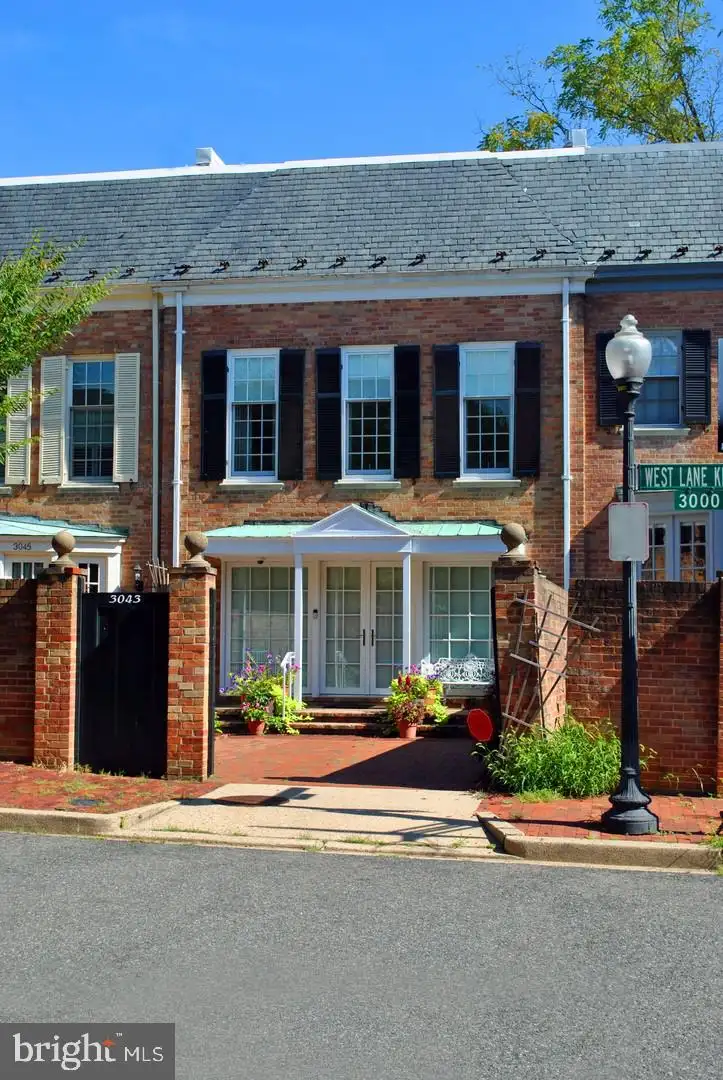 3043 W Lane Kys NW, Washington, DC 20007