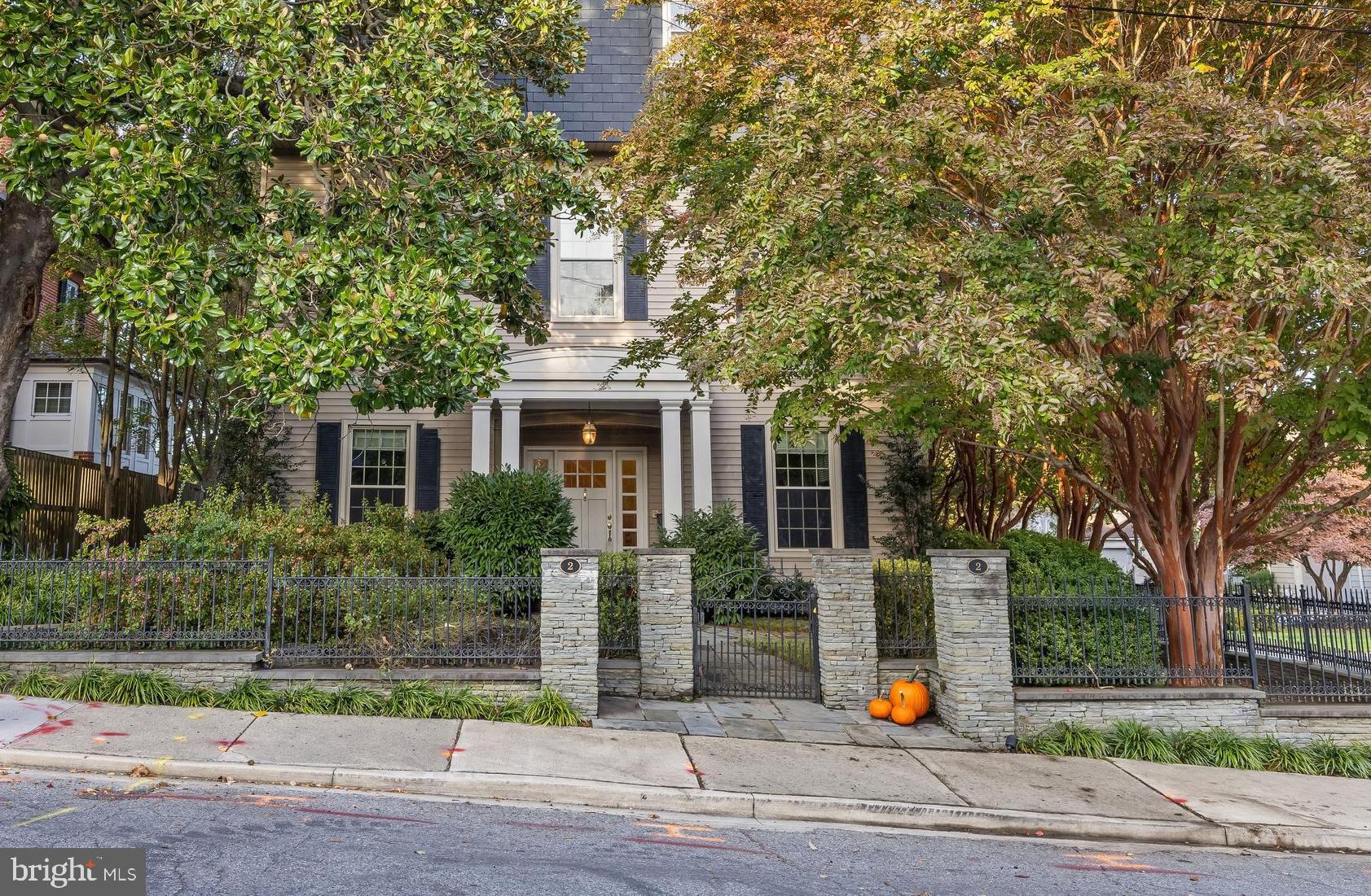 2 SOUTHGATE AVENUE 10