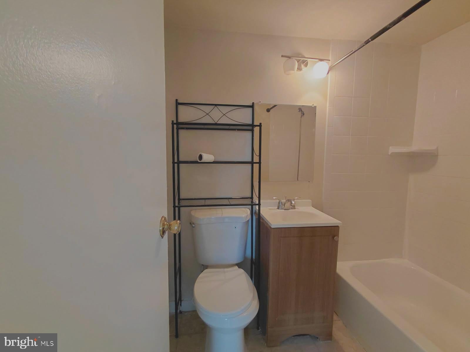 401 ARMISTEAD STREET 205