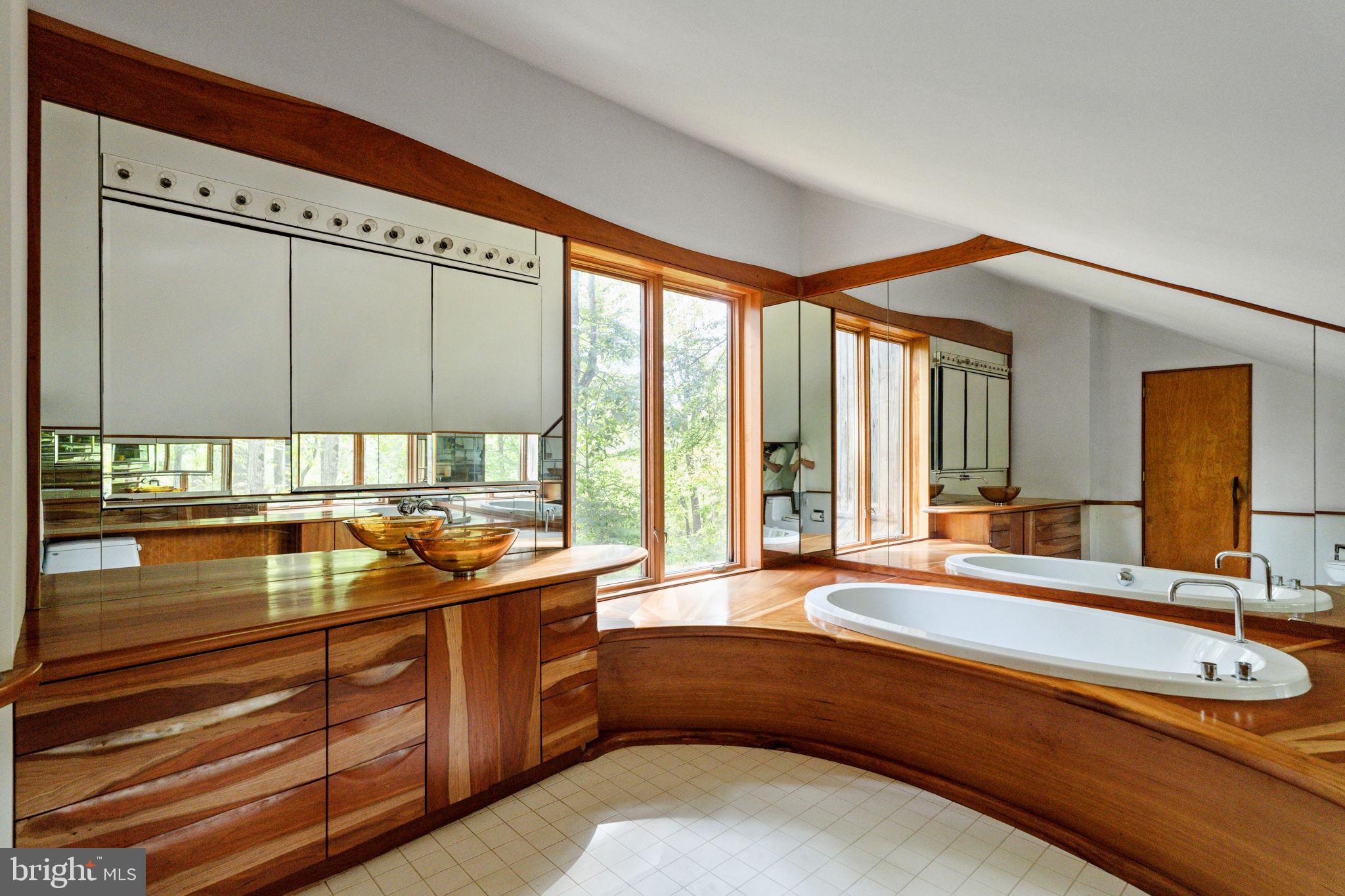 RADNOR HUNT - Residential