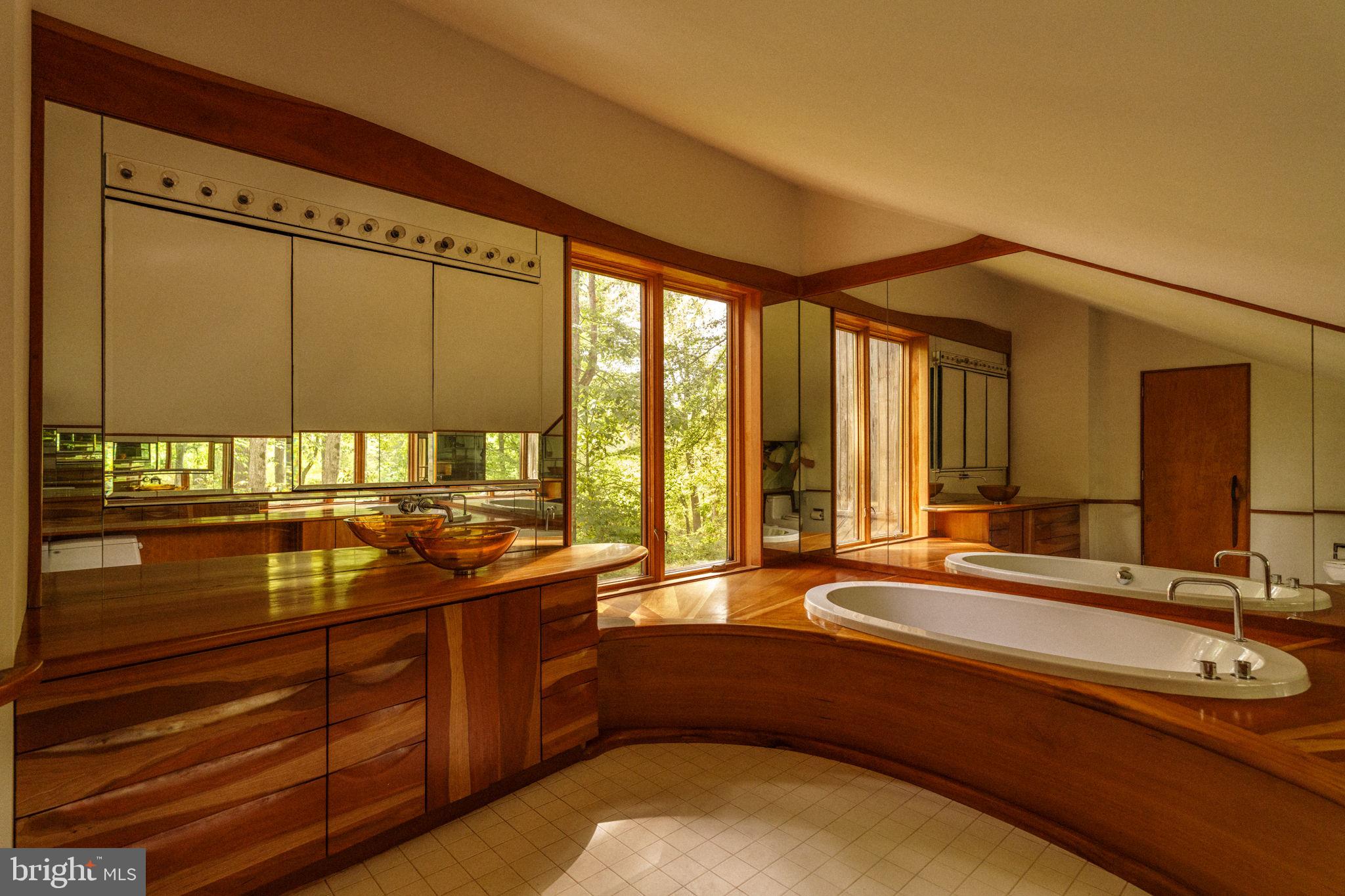 RADNOR HUNT - Residential