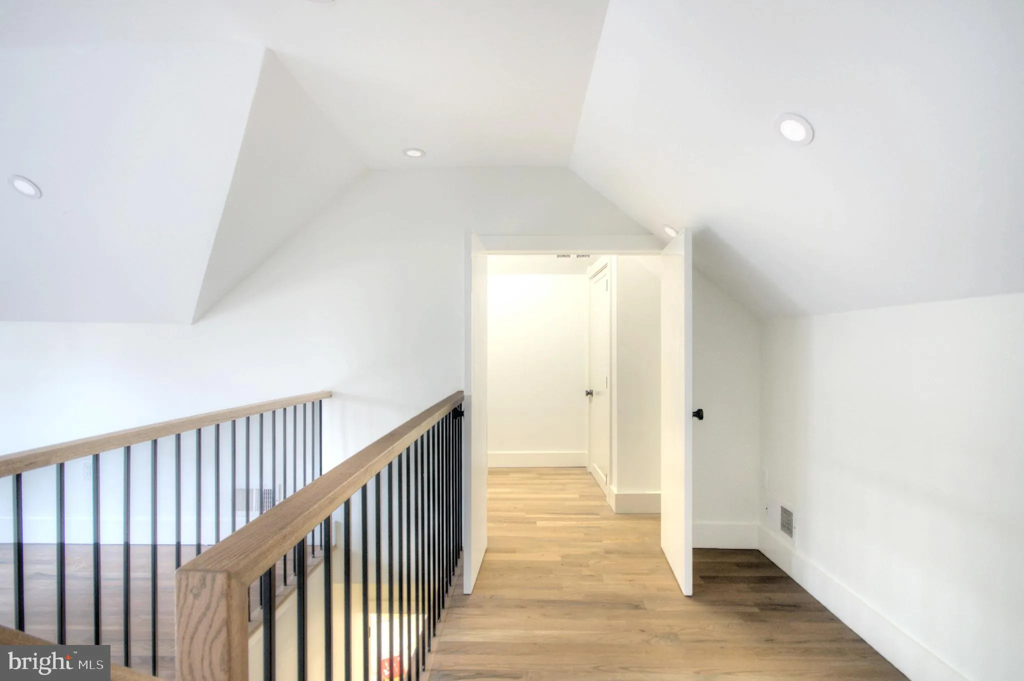 Collingswood, New Jersey 08108, United States, 4 Bedrooms Bedrooms, ,2 BathroomsBathrooms,Residential,Active,253918