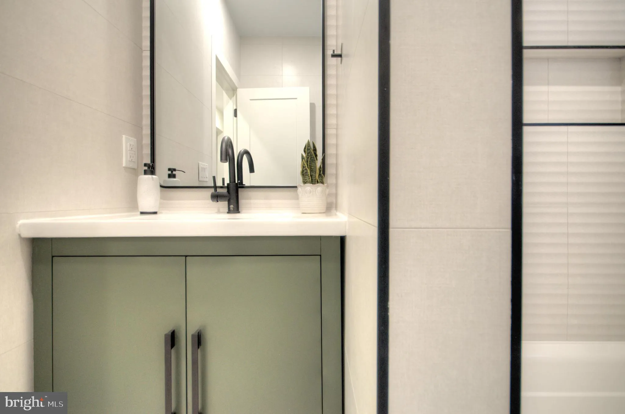 Collingswood, New Jersey 08108, United States, 4 Bedrooms Bedrooms, ,2 BathroomsBathrooms,Residential,Active,253918