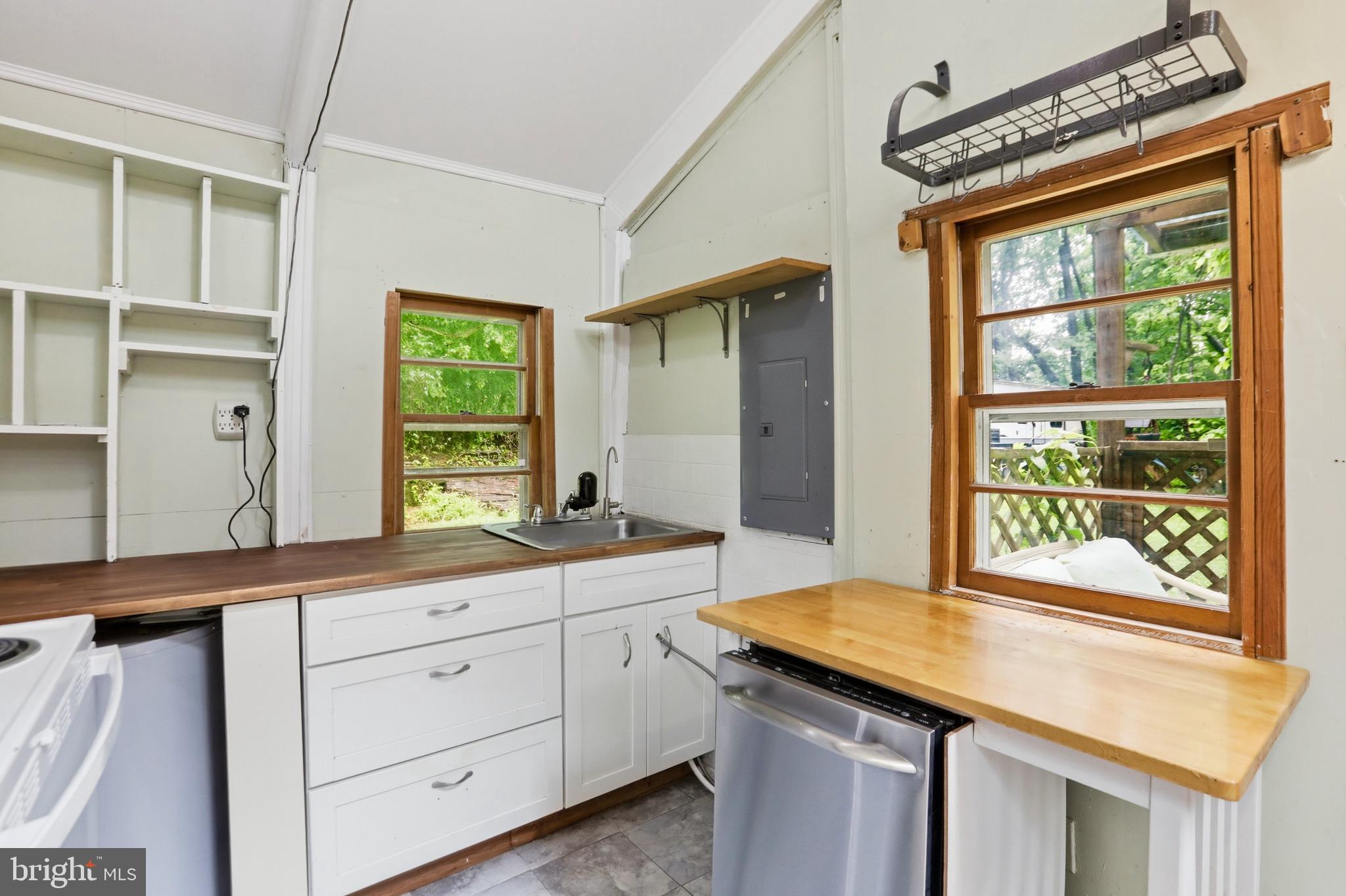105 ROLLISON ROAD