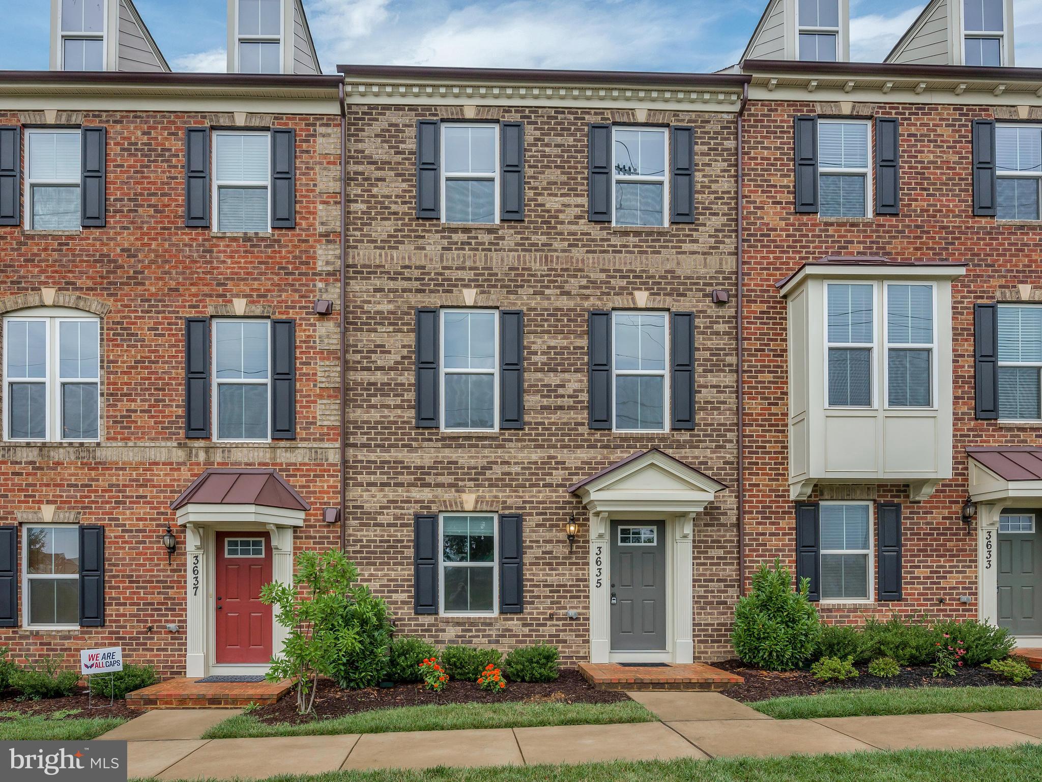 Wow! Beautiful almost new townhome located in prime Villages of Urbana location! Walk to community parks, restaurants, shops, library, pool! Light-filled, fresh paint, entry-level living area. Gourmet eat-in kitchen w/beautiful cabinetry, granite, stainless appliances, breakfast bar, leads to spacious deck. Great for entertaining open fl plan. Master ste: huge walk-in closet, bath w/custom tile!
