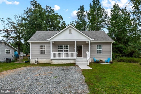 Photo of 58 Pine Street, COLONIAL BEACH, VA 22443 (MLS # VAWE2012216)