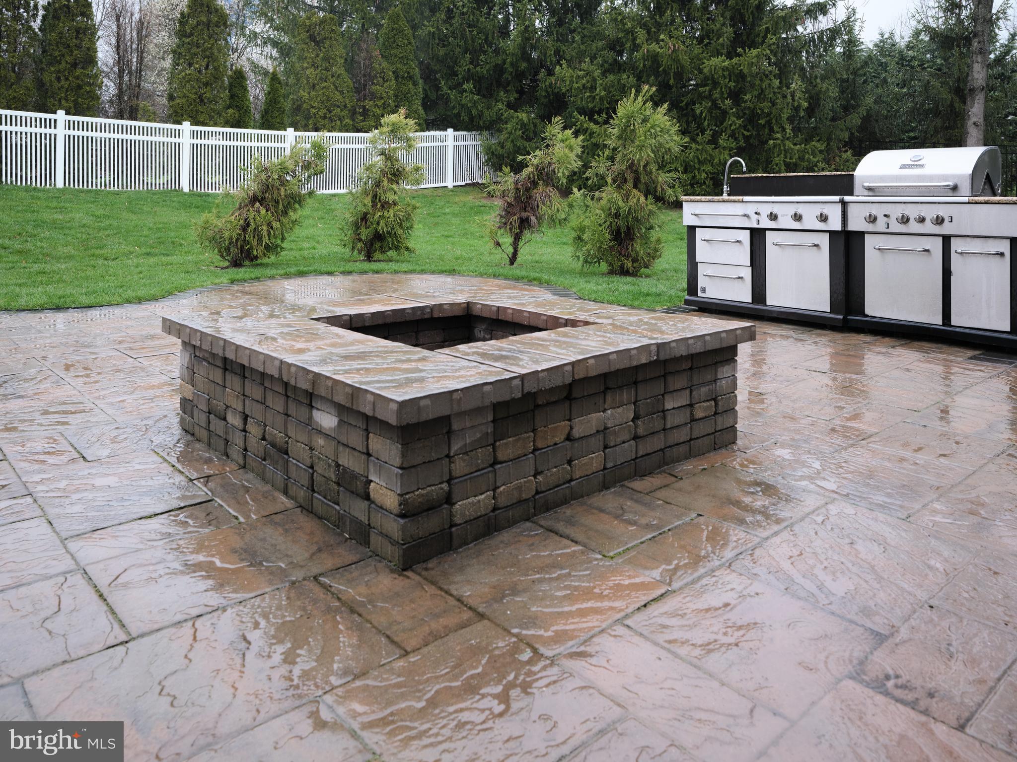 NORTH POINTE - Residential