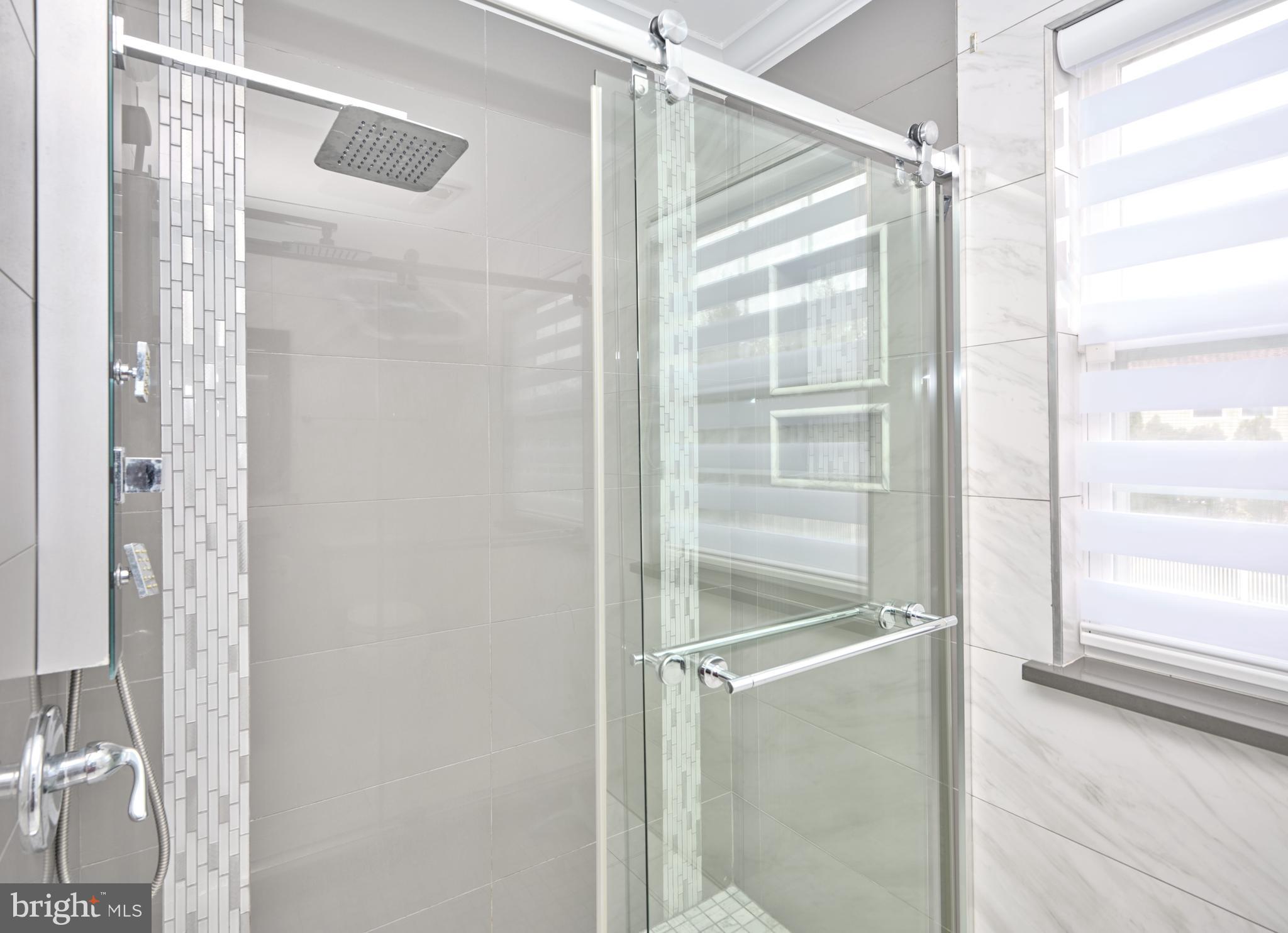 NORTH POINTE - Residential