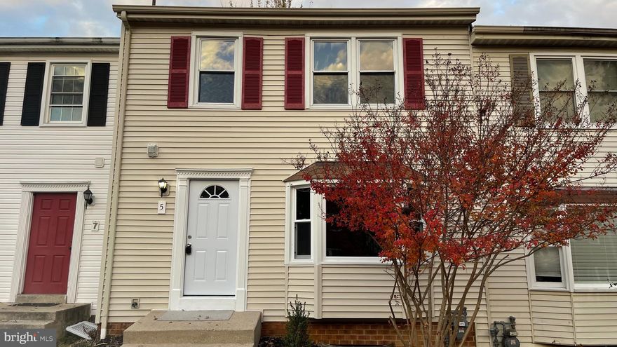!!!READY TO MOVE IN!!! YOU MUST SEE  the Spacious and bright 3-level townhouse located in sought-after FOXWOOD Community in heart of Gaithersburg! AMAZING HOME!!! Just freshened up. NEW FLOORS through out the house. !!!NEW KITCHEN with new appliances  NEW A/C inside and outside units.
This large unit
 Located in a convenient Gaithersburg location near schools and public transportation. Shopping, dining, and entertainment options are just minutes away including Rio center. Nearby commuter routes: MD-355, I-270, ICC-200, I-370.