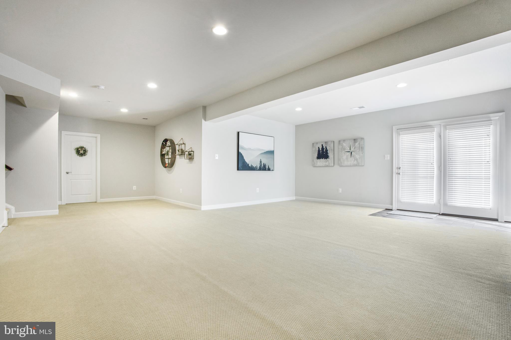 RIVERWOOD - Residential