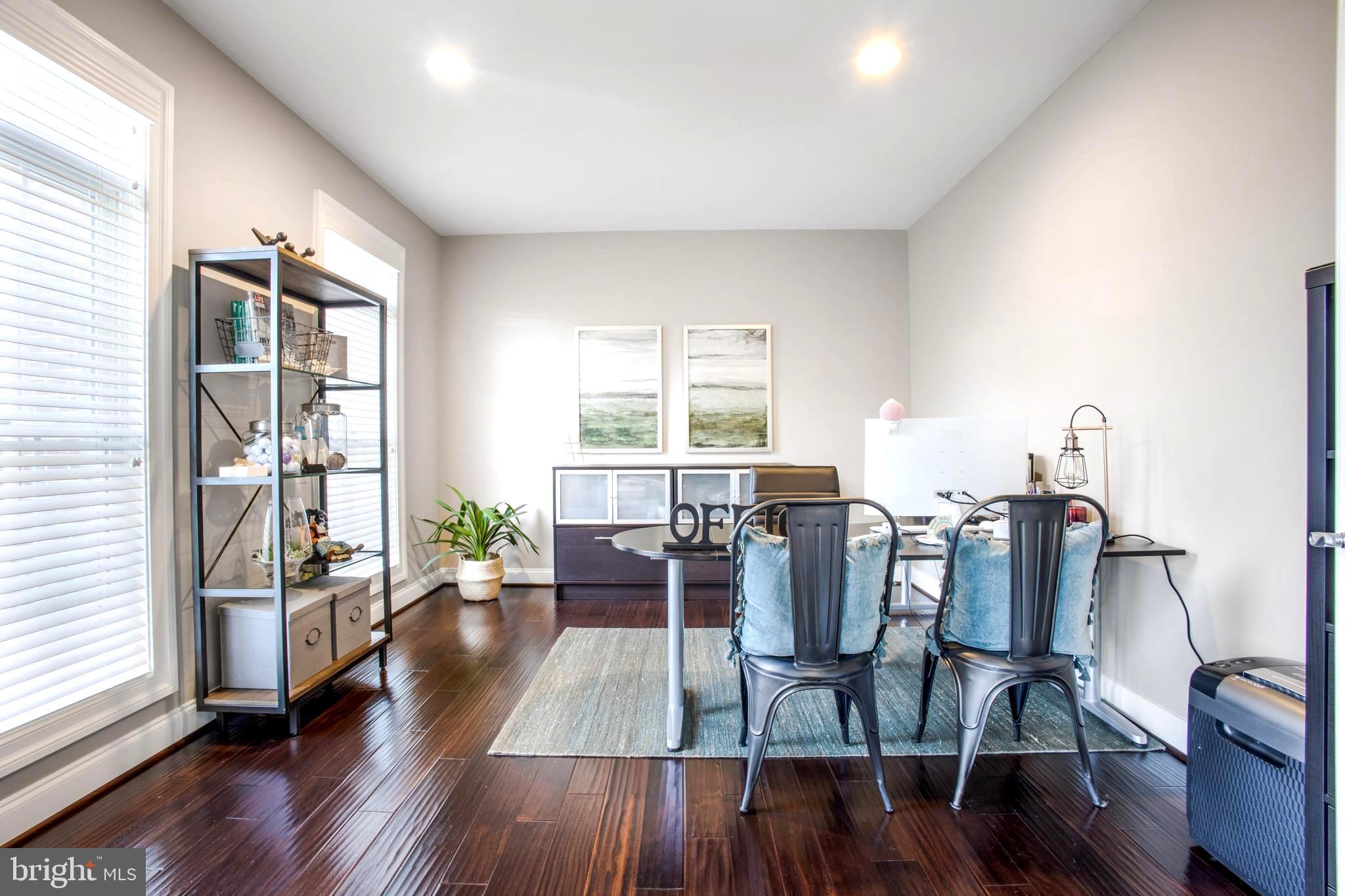 RIVERWOOD - Residential