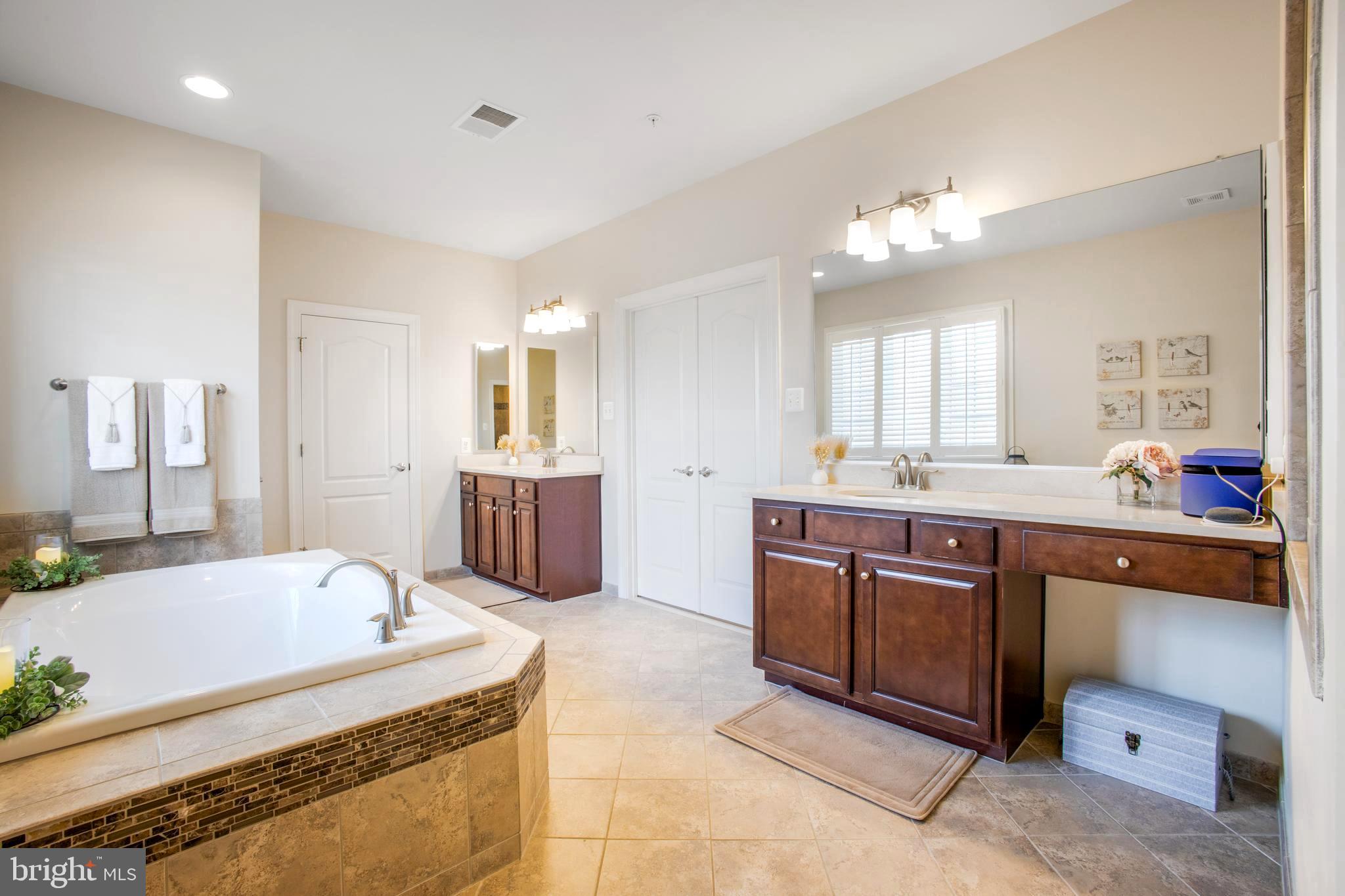 RIVERWOOD - Residential