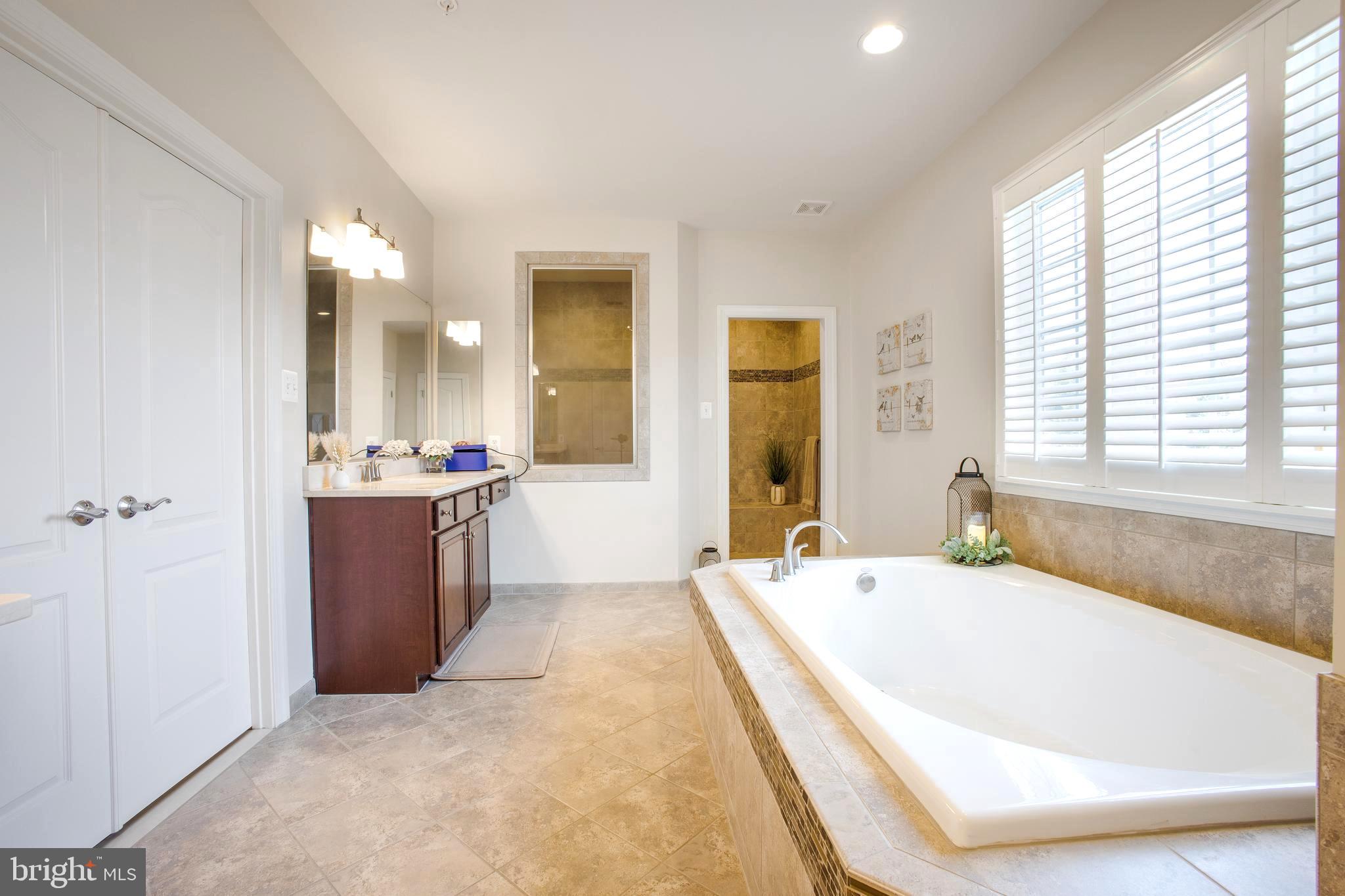 RIVERWOOD - Residential