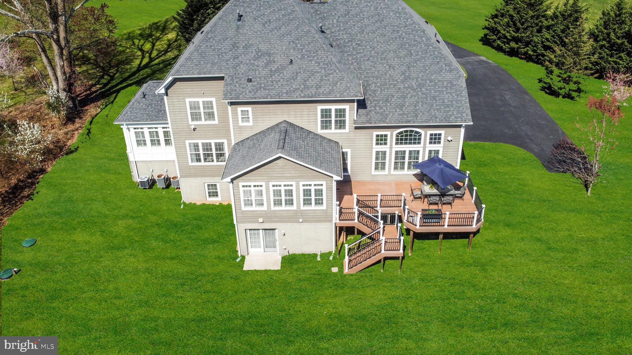 RIVERWOOD - Residential